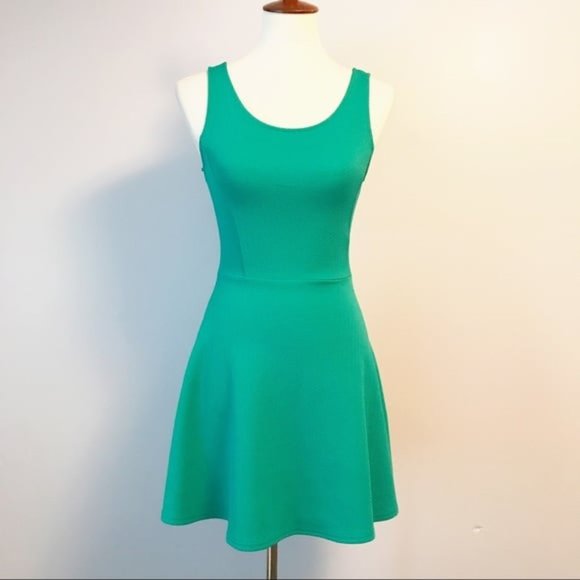 H&M Dresses & Skirts - H&M Fit & Flare Skater Dress